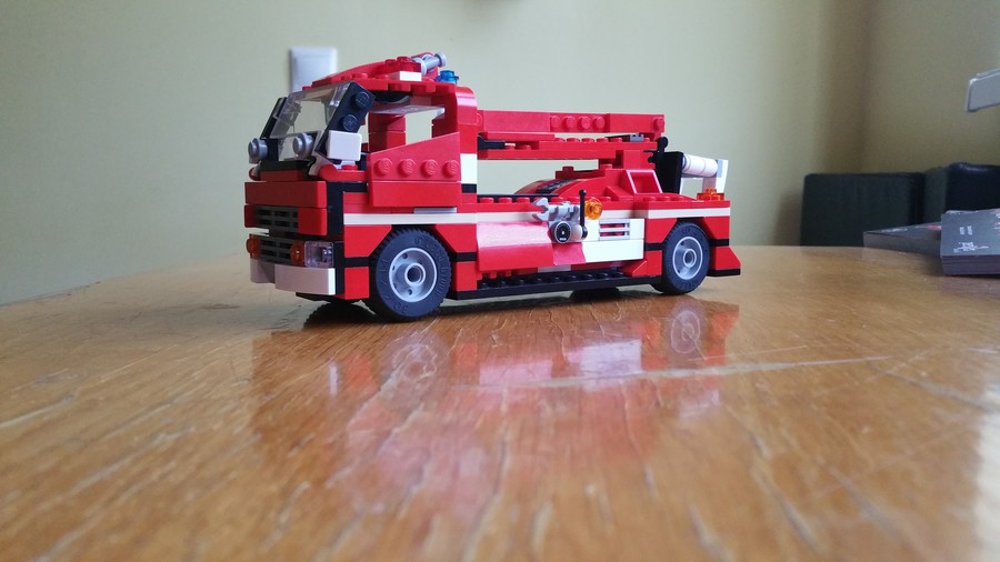 Emelőkosaras tűzoltóautó