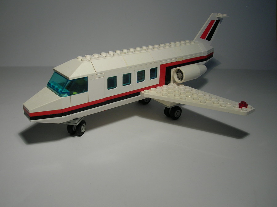 6368-Jet airliner