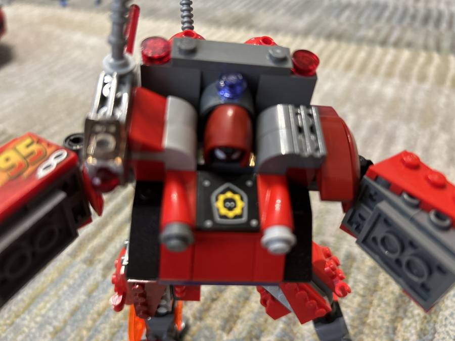 Piros robot