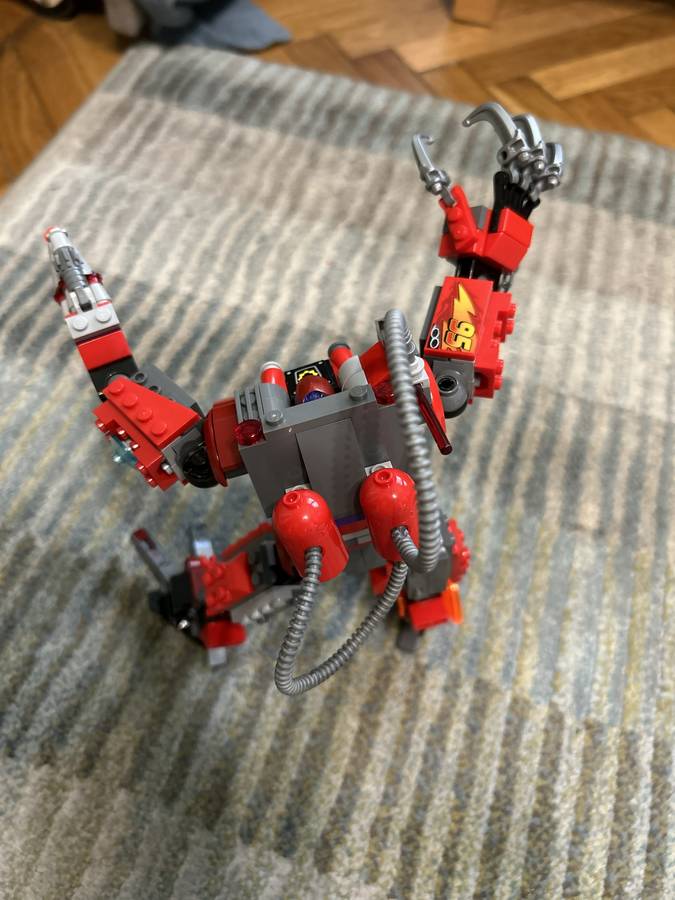Piros robot