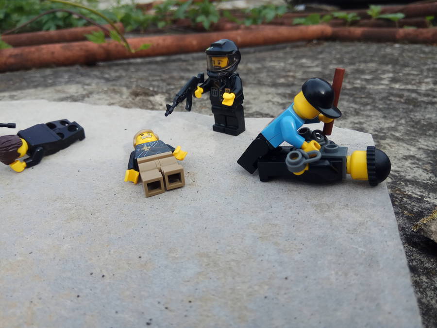 Rendőrségi bevetés a tetőn 