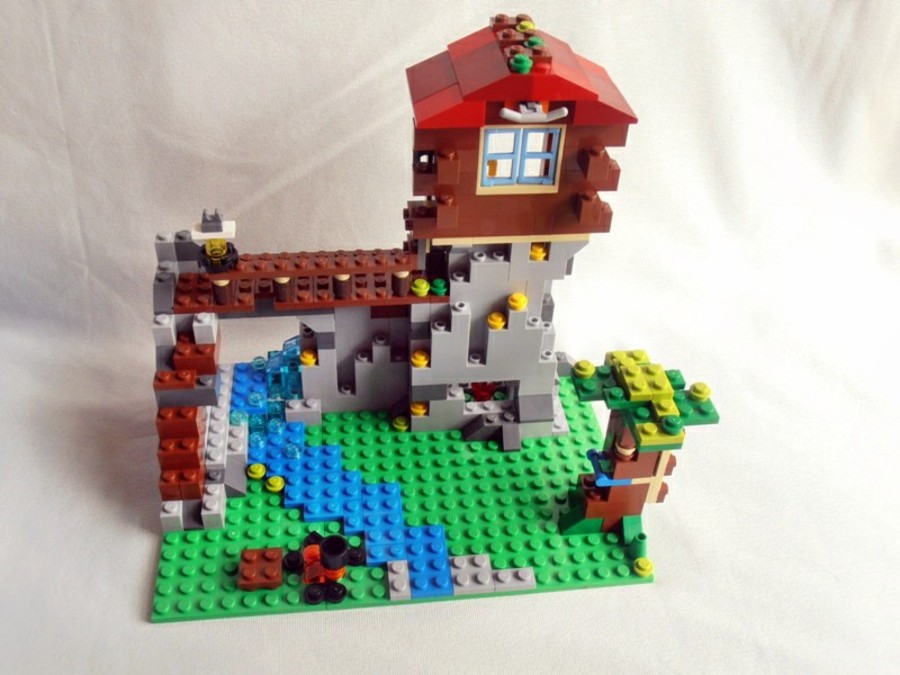 31025 Mountain Hut 2