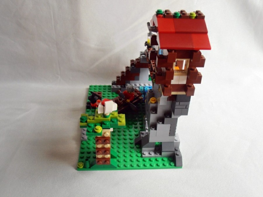 31025 Mountain Hut 2