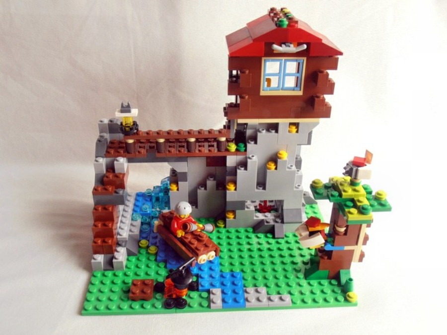 31025 Mountain Hut 2