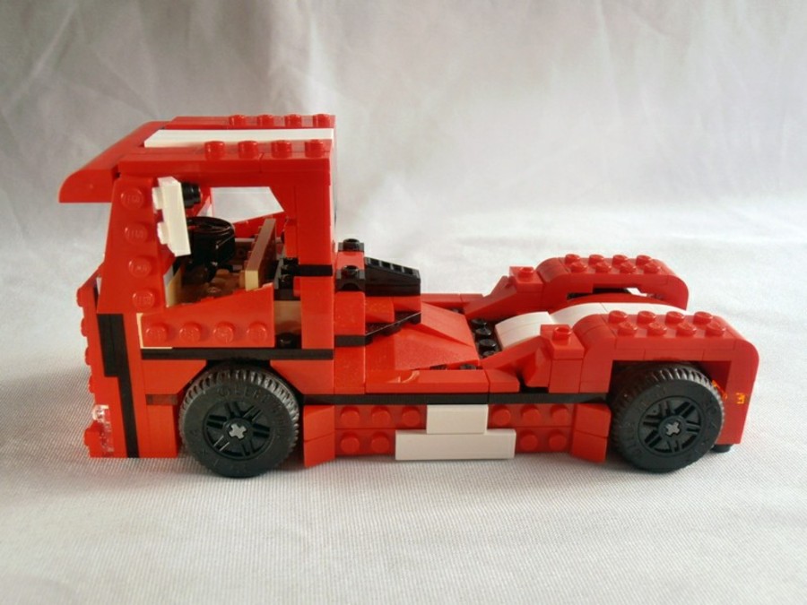 31024 Roaring Race Truck