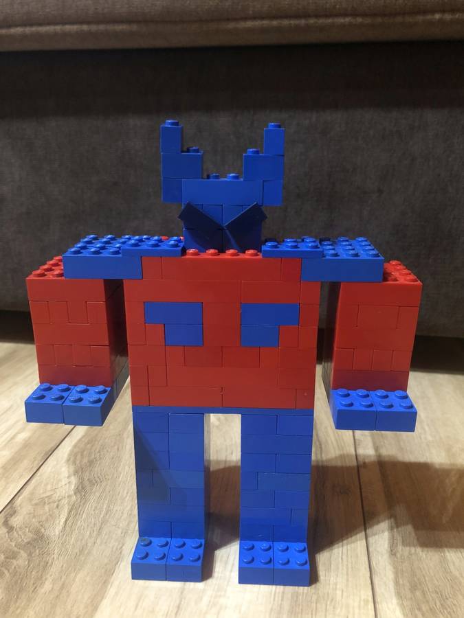 Optimus és Űrdongo megérkezett megmenteni Lego City-t