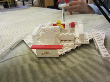 A 3 éves öcsém saját építésű űrhajója