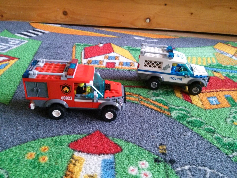 Tűzoltó terepjáró két készlet kombinálásából