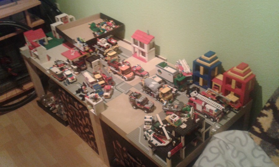LEGO város, és az enyém :)