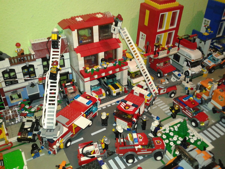 LEGO város, és az enyém :)