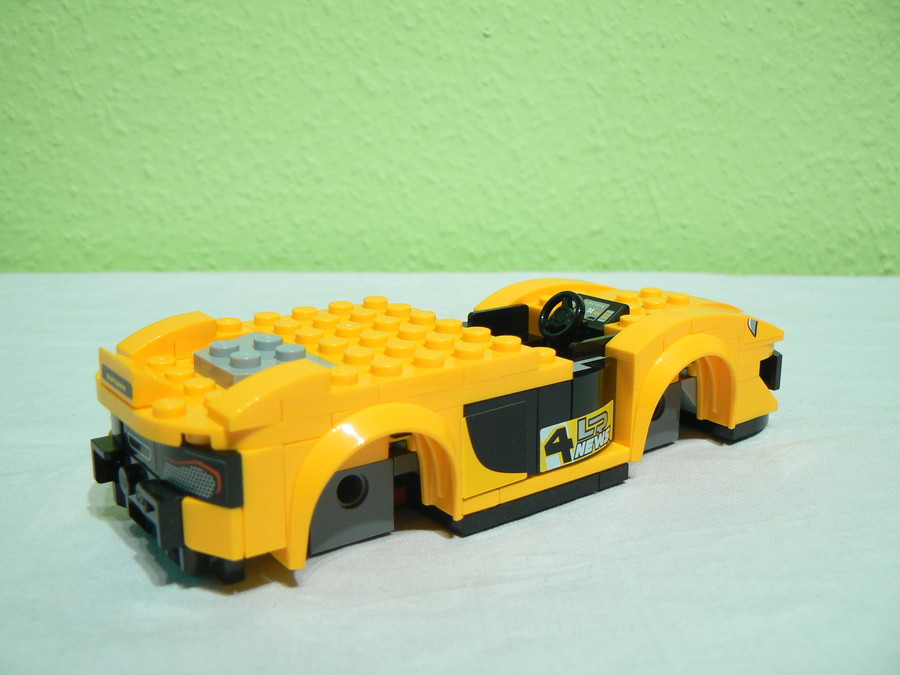 sárga McLaren szuperautó