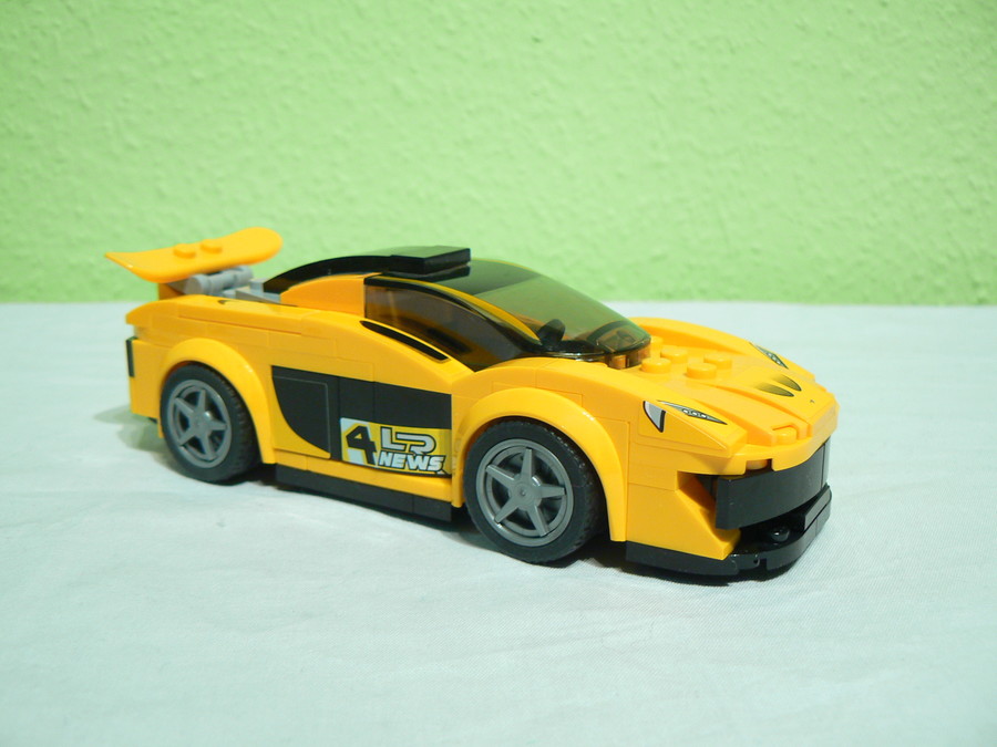 sárga McLaren szuperautó