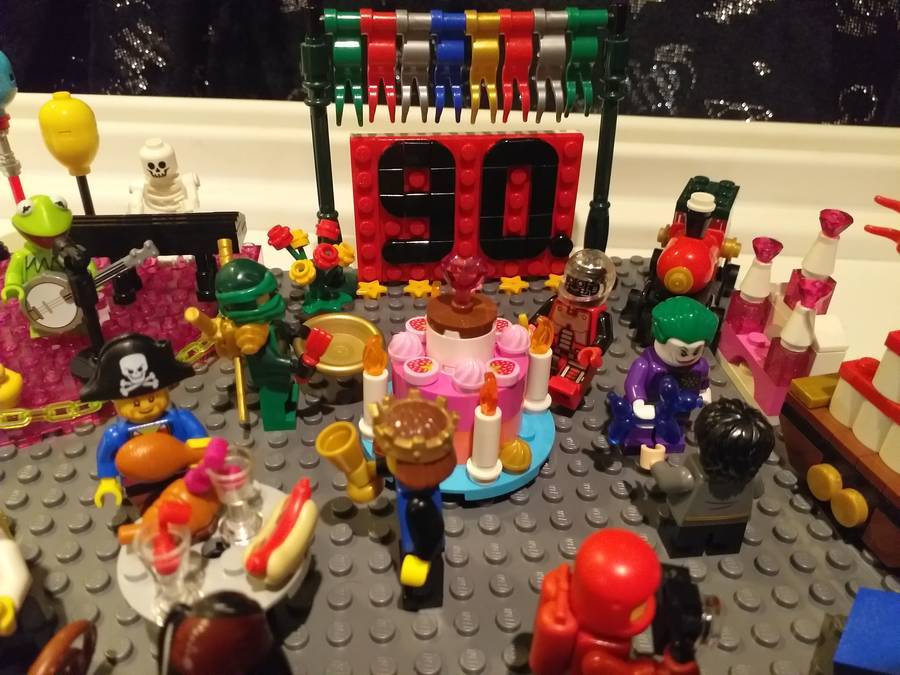 Boldog születésnapot LEGO!