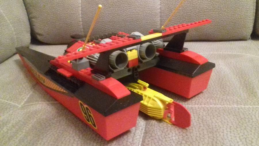 Lego katamarán