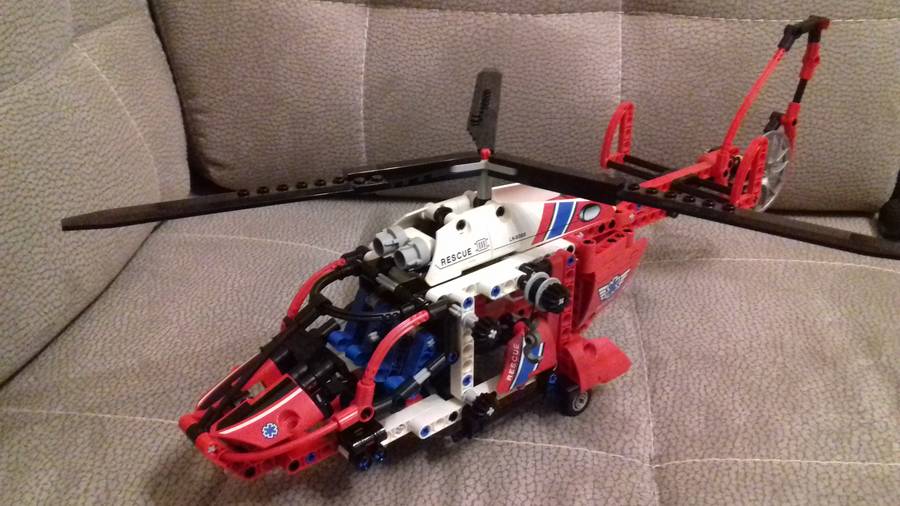 Lego Technic Partiőrségi mentőhelikopter