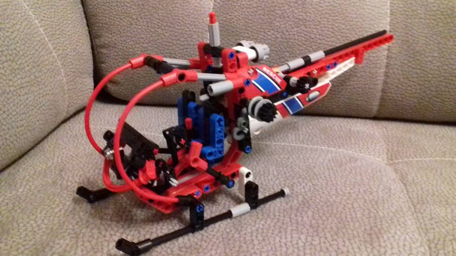 Lego Technic Hegyimentő helikopter