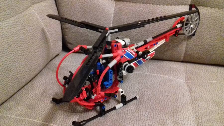 Lego Technic Hegyimentő helikopter