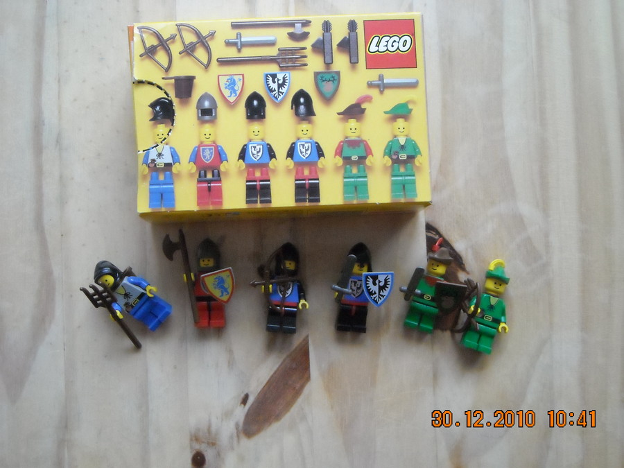 LEGO Castle 6103 Castle Mini Figures 1988