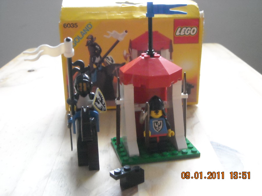 LEGO Castle 6035 Castle Guard  1987