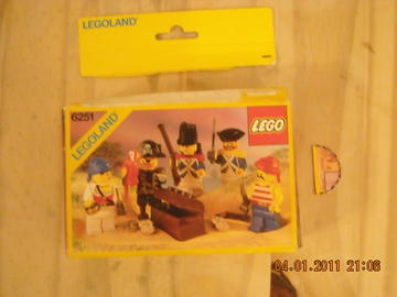 LEGO Pirates 6251 Pirate Mini Figures  1989