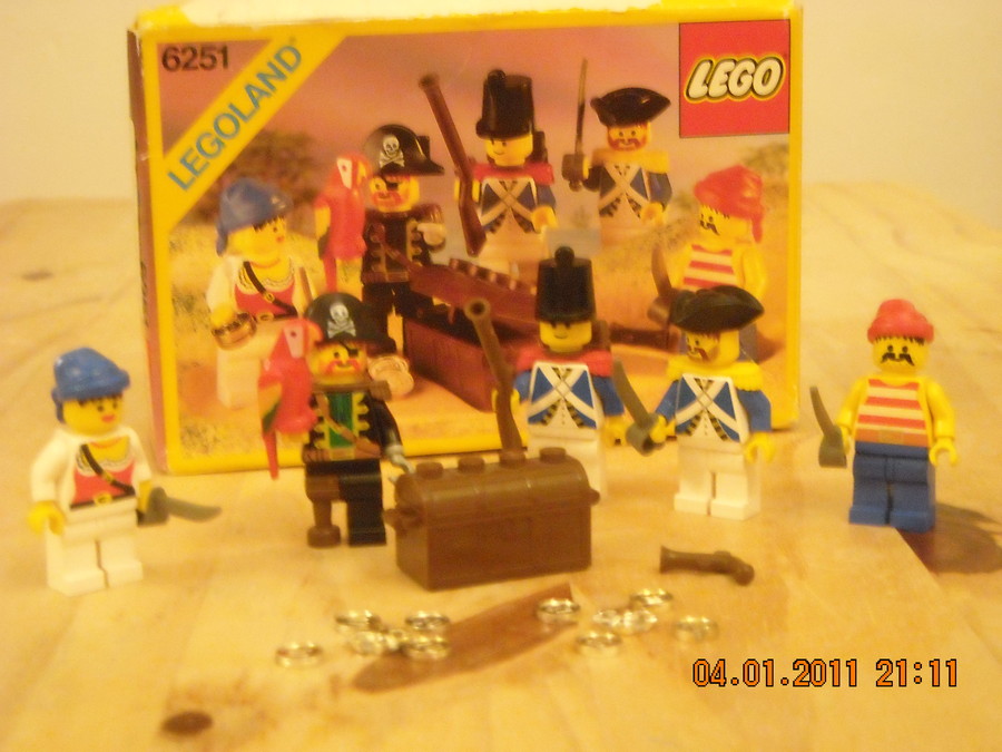 LEGO Pirates 6251 Pirate Mini Figures  1989