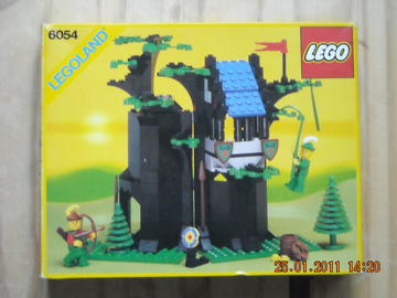 LEGO Castle  6054 Forestmen’s Hideout  1988