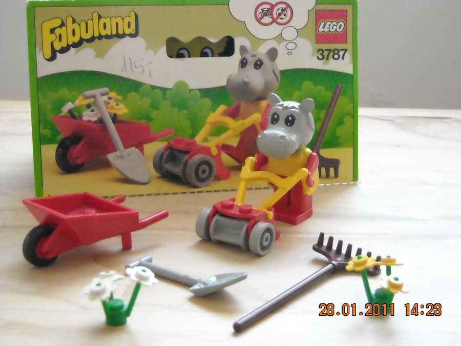 LEGO Fabuland  3787 Hannah Hippopotamus , Gardener 1983  
