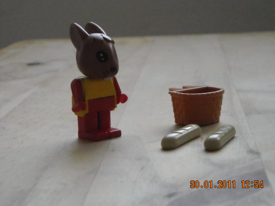 LEGO Fabuland  3708 Rufus Rabbit  1982