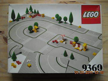 LEGO  City 9360  Roadplates and Scenery   1986