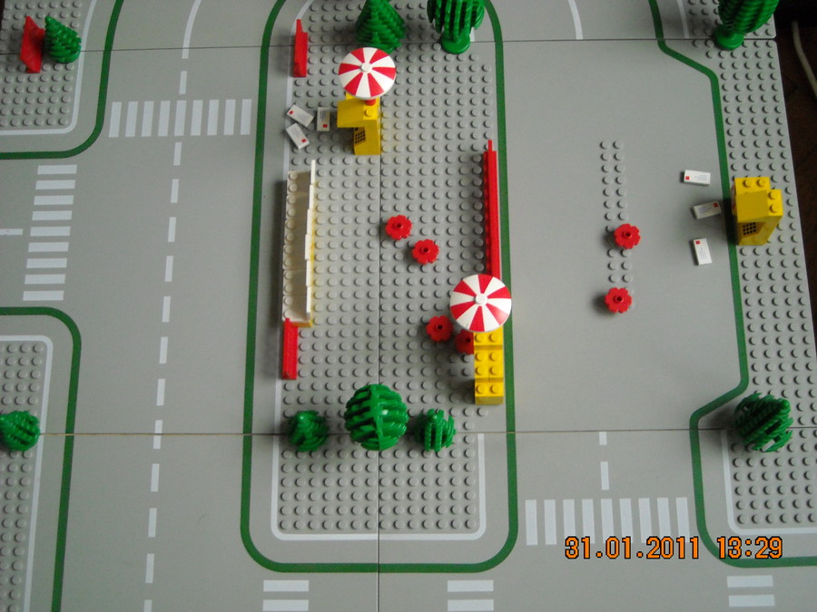 LEGO  City 9360  Roadplates and Scenery   1986