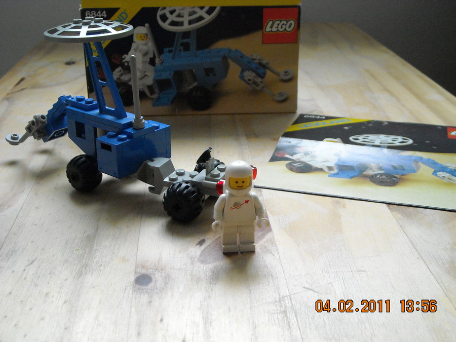 LEGO  Space 6844 Seismologic Vehicle (Sismobile)  1983