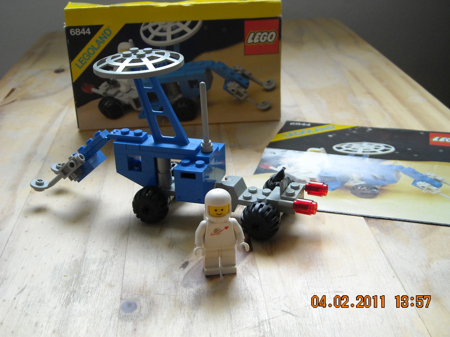 LEGO  Space 6844 Seismologic Vehicle (Sismobile)  1983