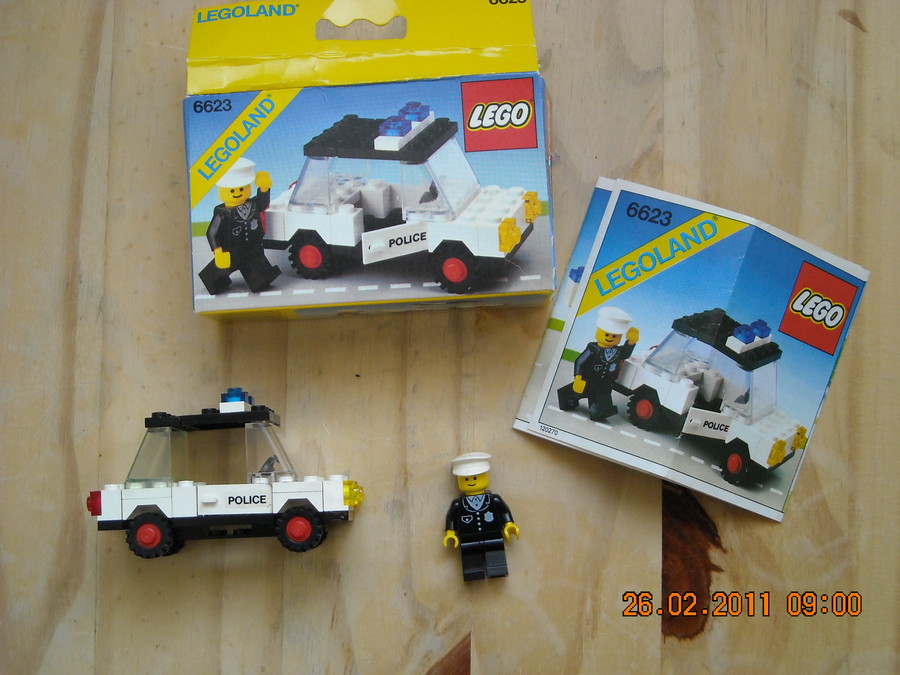 LEGO  City  6623 Police Car 1983