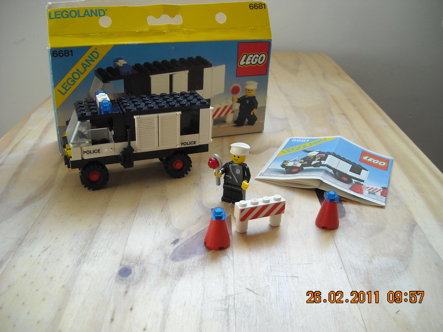 LEGO  City  6681 Police Van 1981