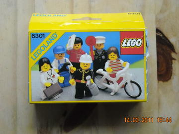 LEGO  City  6301 Town Mini-Figures 1986