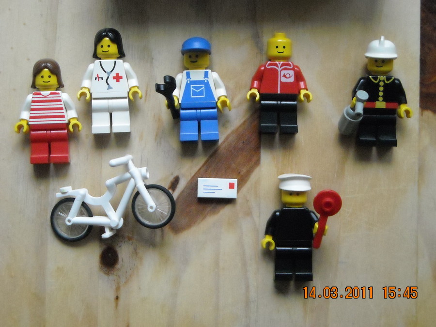 LEGO  City  6301 Town Mini-Figures 1986