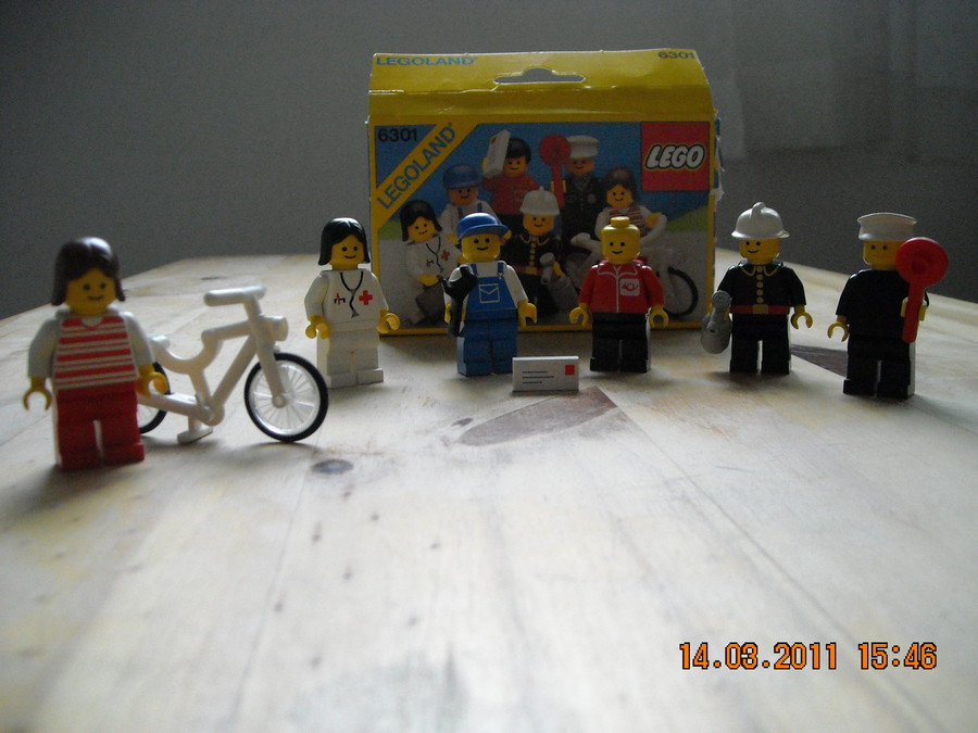 LEGO  City  6301 Town Mini-Figures 1986