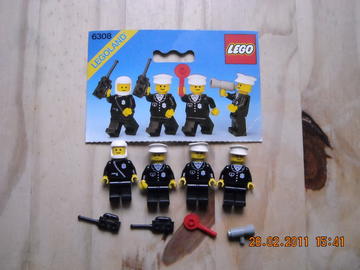 LEGO  City  6308 Policemen   1982