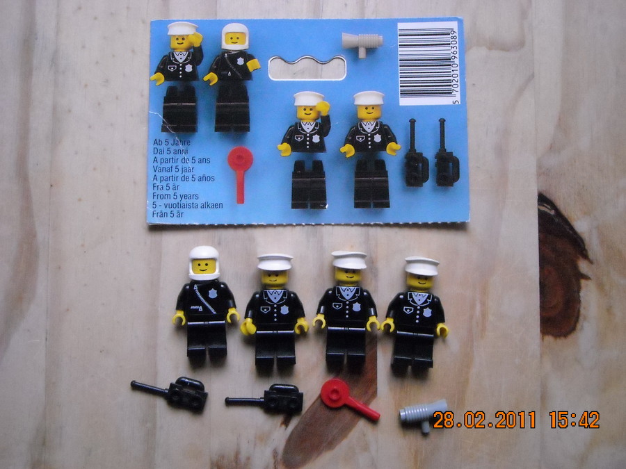 LEGO  City  6308 Policemen   1982