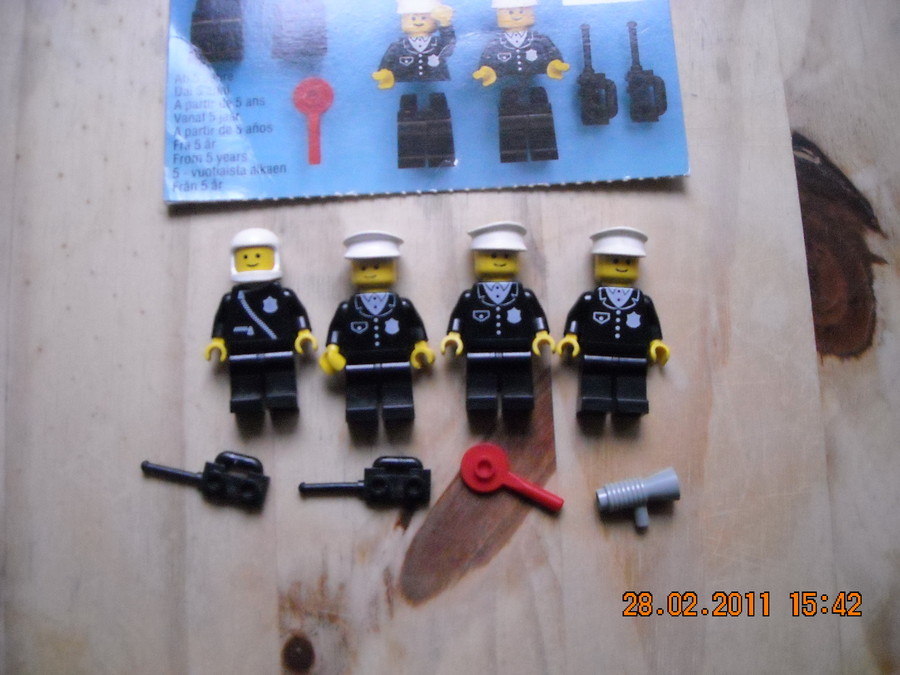 LEGO  City  6308 Policemen   1982