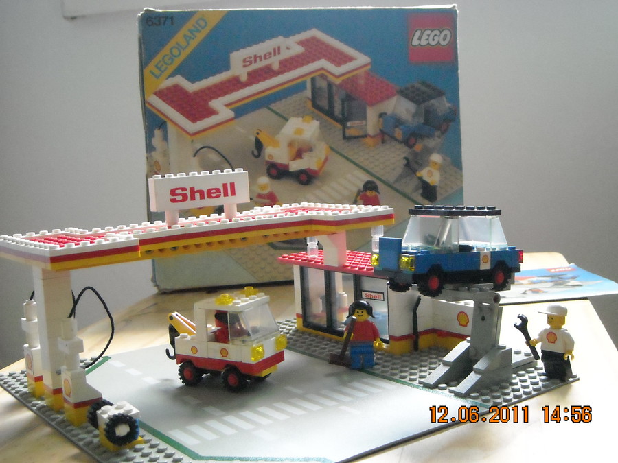 LEGO  City  6371 Service Station (Shell)   1983