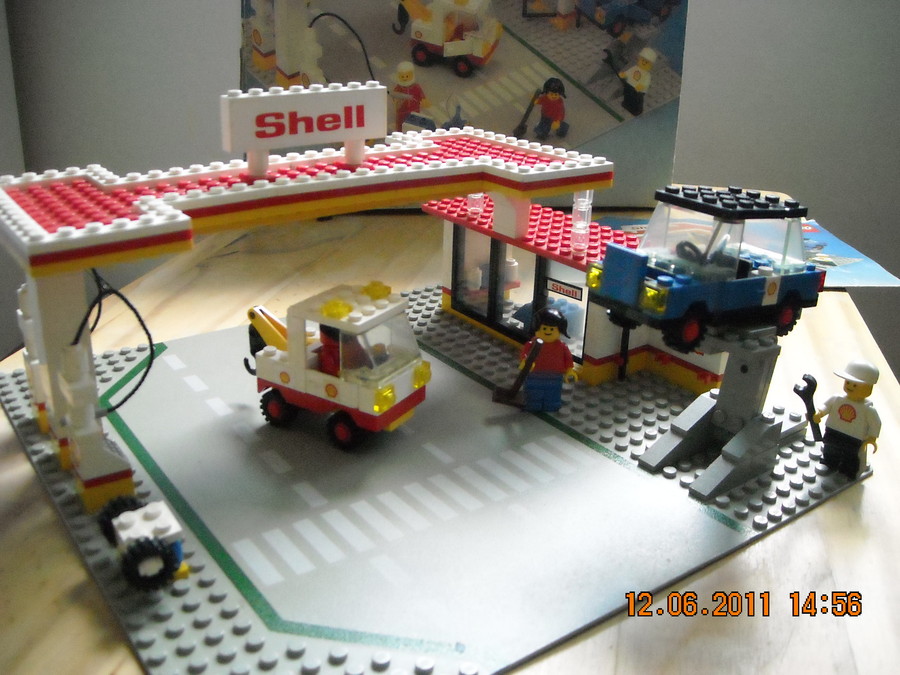 LEGO  City  6371 Service Station (Shell)   1983