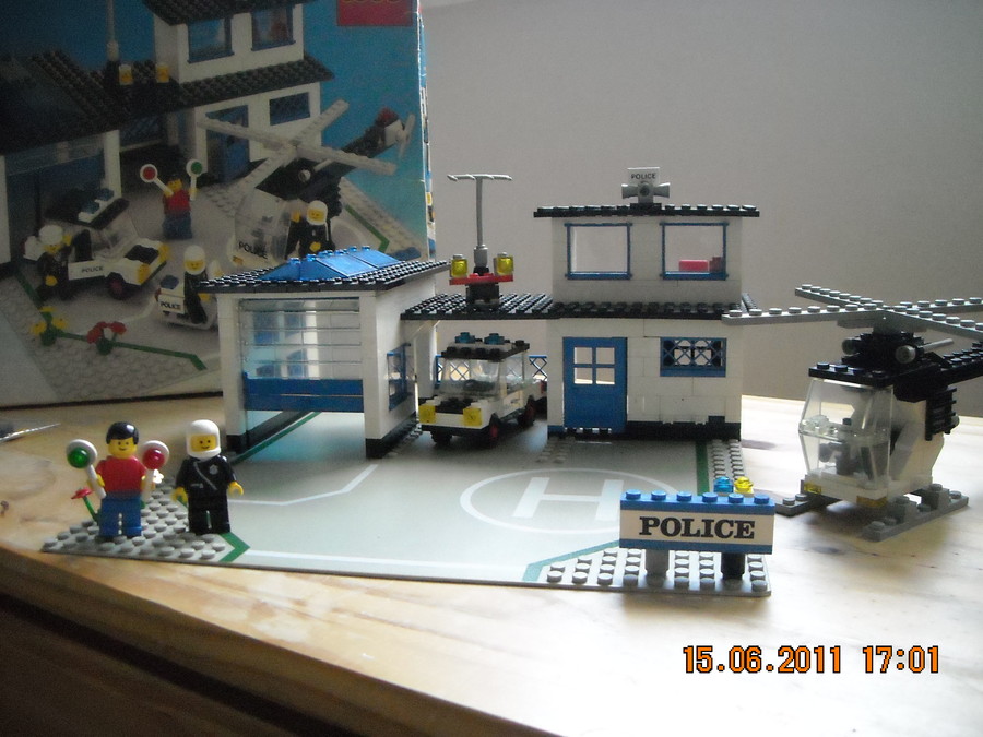 LEGO  City  6384 Police Station  1983