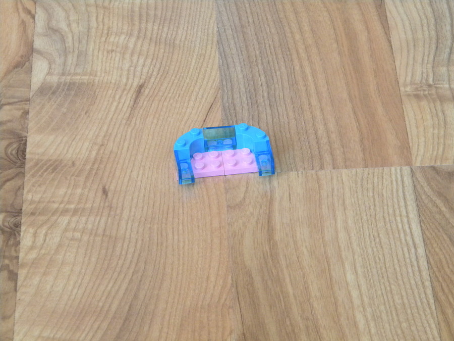 Lego lányok medencéje