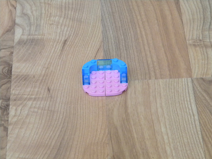 Lego lányok medencéje