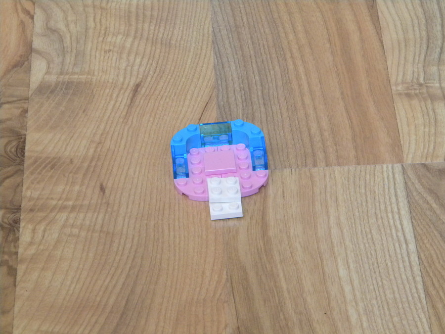 Lego lányok medencéje