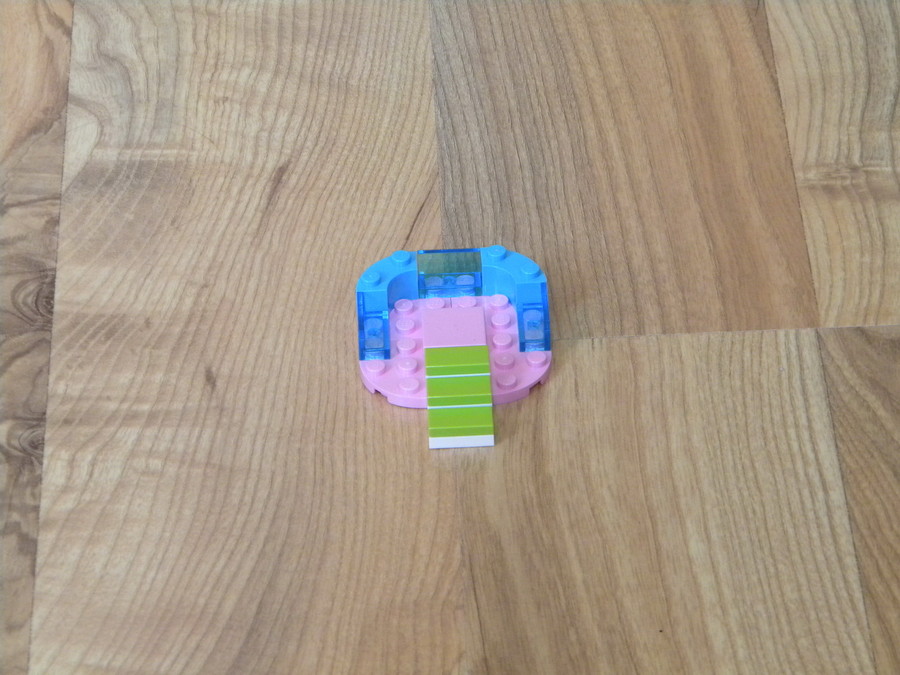 Lego lányok medencéje