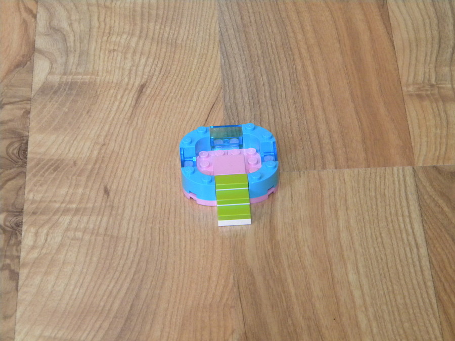 Lego lányok medencéje