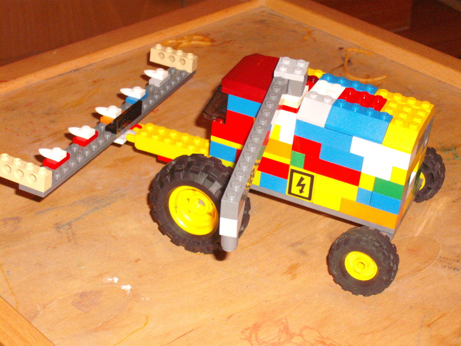 Lego kombájn