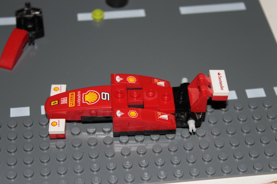 Ferrari F138 shell promós autó